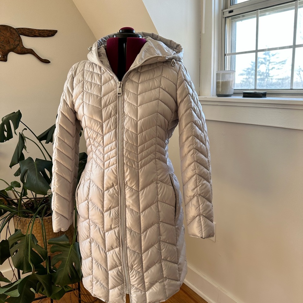 Women's Quilted Hooded Jacket - Silver